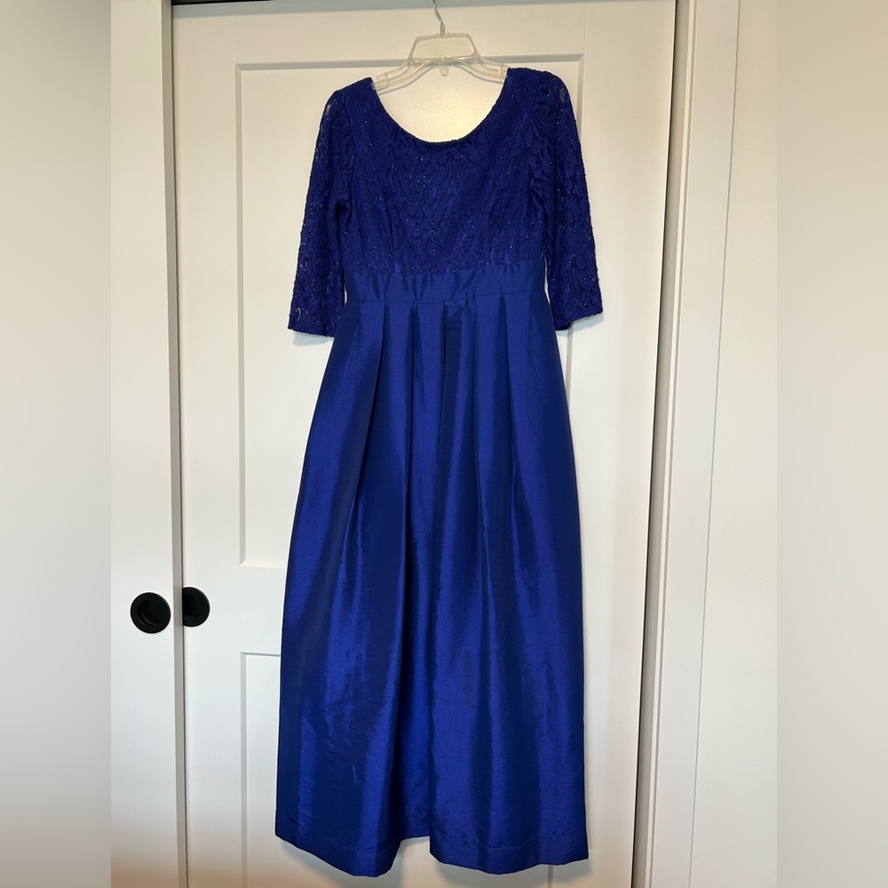 Elegant Blue Lace Evening Gown